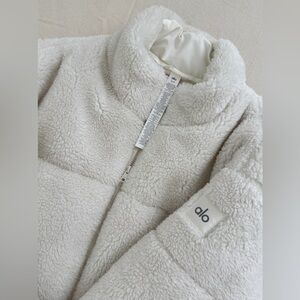 Alo Yoga Sherpa Stage Puffer - Ivory, Size Small